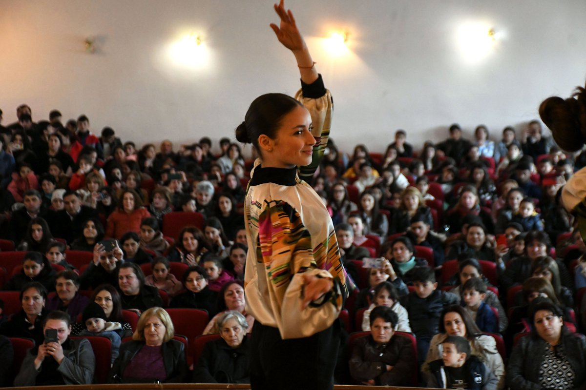 Tegh community/#SyunikMarz celebrated Motherhood and Beauty Day to value women's contribution to our society. With the support of the #EU4GenderEquality programme, the event featured a powerful play on #GenderEquality by #NairyanVocalEnsemble. @EU_Armenia @unwomeneca @unfpaeecaro