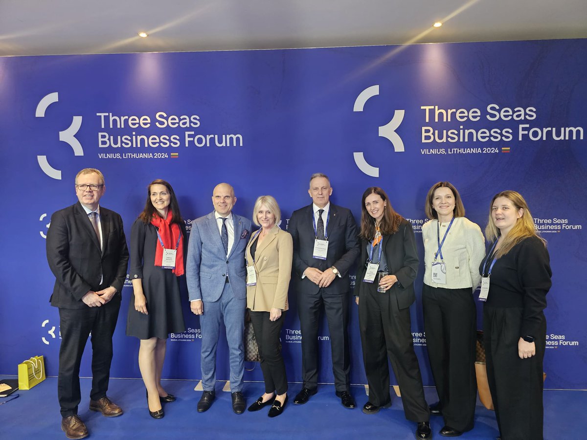Great to see so many #ChamberNetwork colleagues at the @3seaseu Summit & Business Forum in #Vilnius today. The region from the Baltic down to the Adriatic is of huge geopolitical & economic significance, so we must work together to optimise its potential #3SI #Chambers4EU