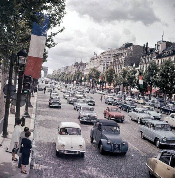 Charles Ciccione. Avenue des Champs-Élysées Années 1960. Paris