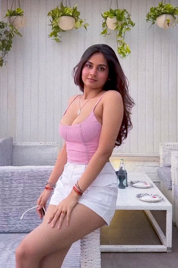 GK4q_xvWgAAZH6u?format=jpg&name=900x900