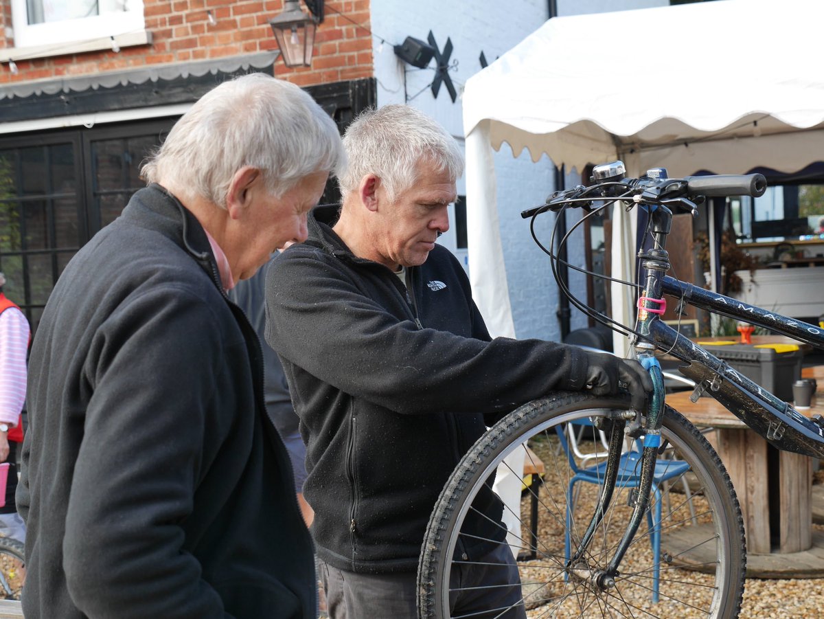 It’s the 2nd weekend of April so on Saturday there’s an Easy-ish #Level2 ride, ideal way to try us out. NB We now ride 11am so be at @TheSwan_Clewer by 1050 latest. Please book now, use the same link for free #BikeKitchen #bike checks/basic repairs too: bit.ly/3L2XCUa