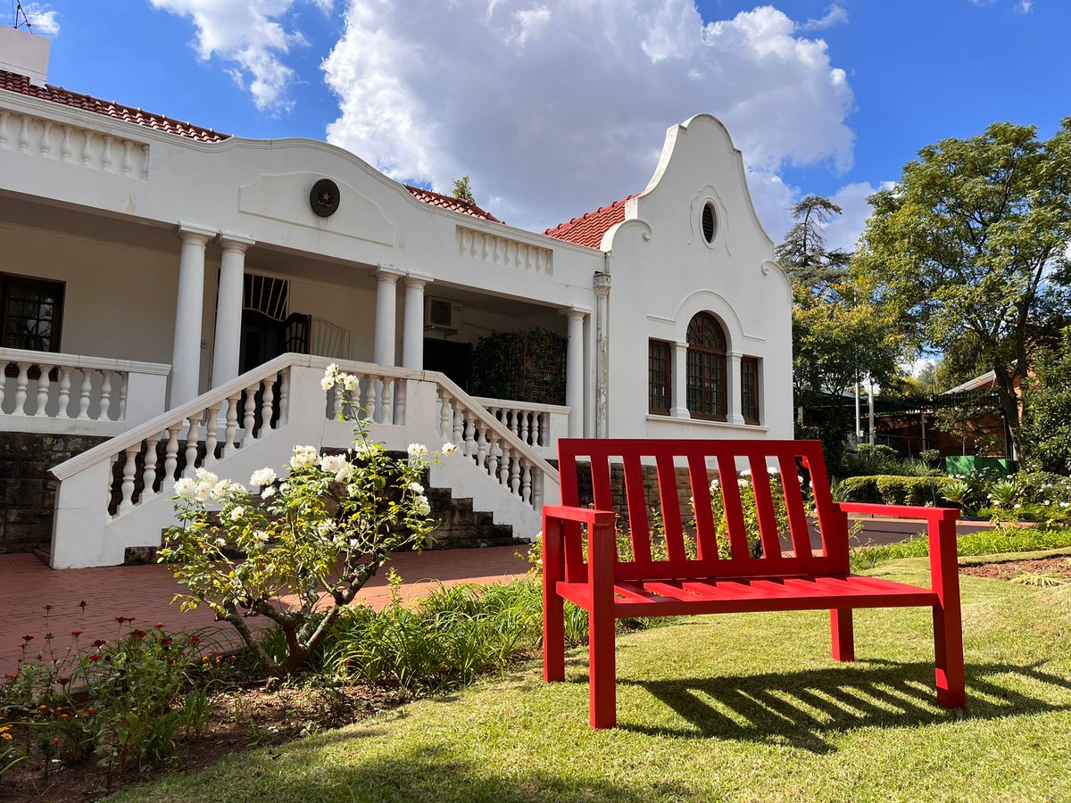 On the occasion of the International Women’s Day, the Embassy of Italy in Pretoria installed a red bench, which symbolises the empty space left by women victims of femicide. #stopviolenceagainstwomen #panchinarossa #redbench #iwd2024 @Antonio_Tajani @ItalyMFA