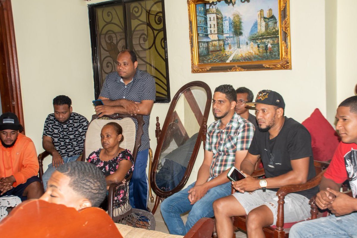 Seguimos visitando a los jóvenes que cada día se suman para apoyar nuestra candidatura. Cada día son más los jóvenes que se integran a nuestro proyecto, reconociendo la labor que hemos venido realizando durante estos 22 años de trayectoria.¡Seguimos firmes, ahora con más fuerza!