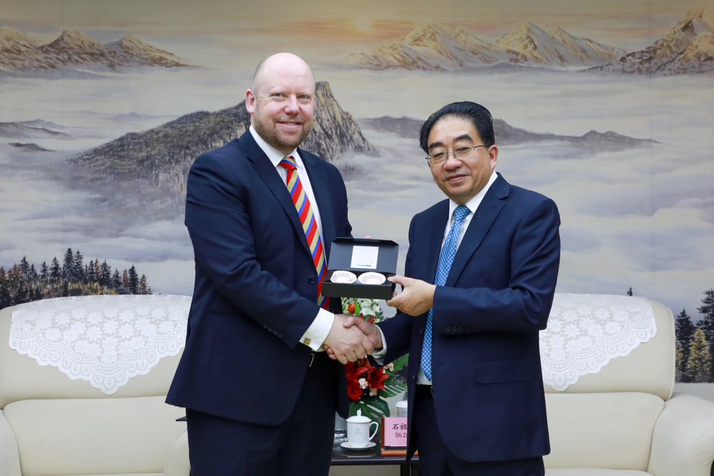 GMortonNZ's tweet photo. Chairman Shi confirmed China’s 4th largest airline, Sichuan airlines, is returning this month to the “panda route” 🐼 to Auckland from Chengdu suspended since March 2020. Our discussion also included cargo and possible future South America connections via Auckland. https://t.co/78VtZoK5UC