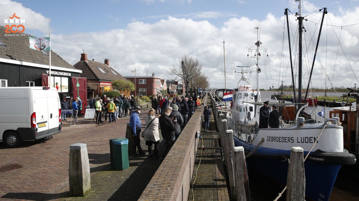 KNRM's tweet image. Sinds deze week kun je de expositie Redders op Zee bezoeken in het Visserijmuseum Zoutkamp. Door middel van verhalen, beeldmateriaal en objecten ervaar je als bezoeker de bewonderenswaardige moed van de vrijwilligers. Ontdek meer op reddersopzee.nl. 
📸:Peter van der Laan