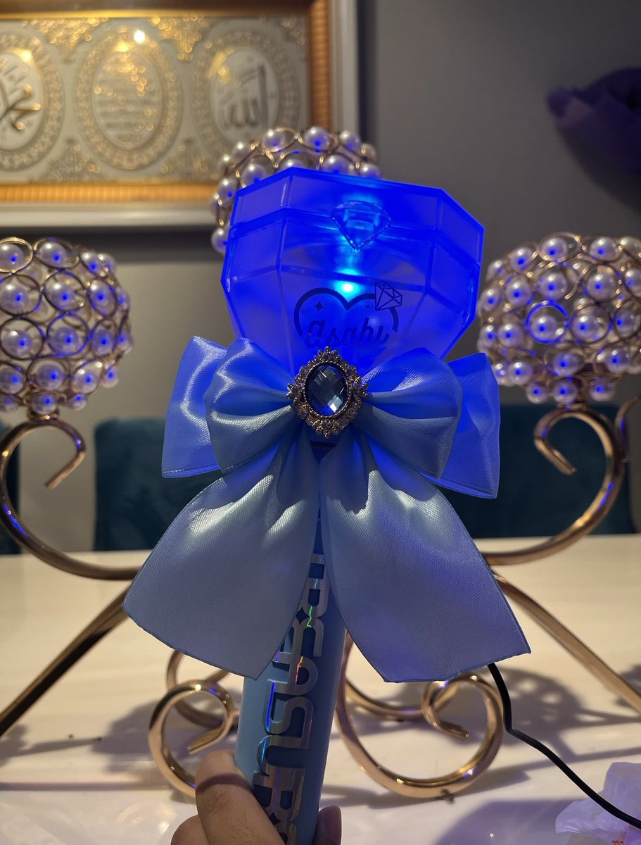 hoshidrw's tweet photo. HELP RT !!!  
WTS TREASURE LIGHTSTICK!!

price RM200 only !! ( included postage + free ribbon + asahi lightstick case )

brandnew !! *only use once⭐️
on hand 
lmk anything 🤍
 #REBOOTinKL #TREASUREinKL #treasurelightstick https://t.co/XMQkhE8IlC