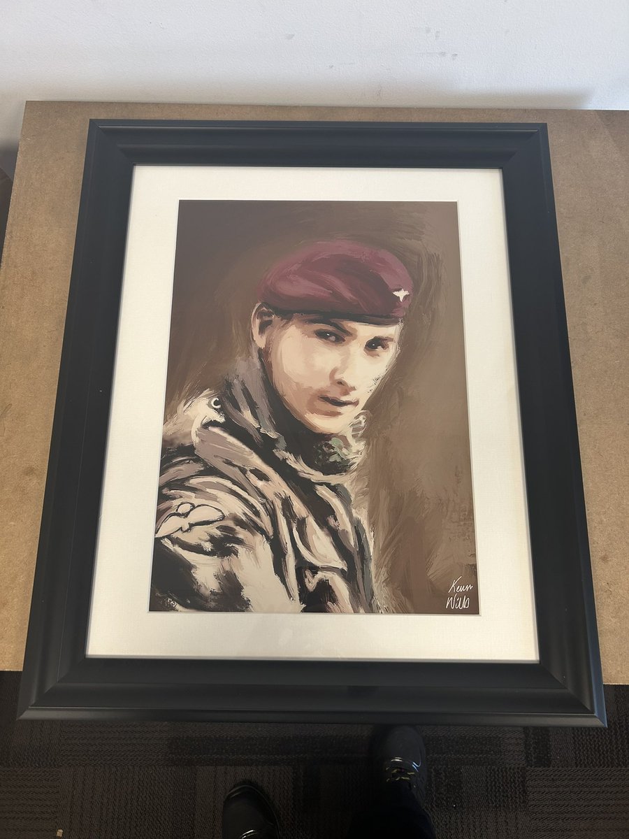 Pte Daniel Steven Prior of 2 Para died of his wounds in the UK on Friday 18 March 2011 and also his uncle Steven Prior who fell in the falklands on the 28th May 1982. Both 27 years old, both portraits making their way to their family @2PARA_HQ #WeWillRememberThem
