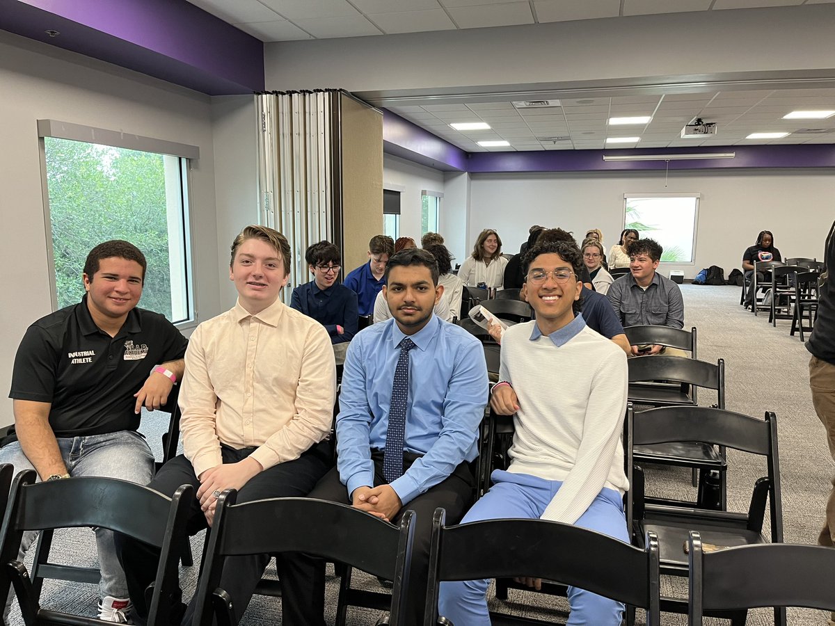 JenJT33's tweet image. After months of hard work and Saturdays dedicated to challenges and learning aligned to “Mitigating Noise from Jet Engines,” students from 4 MCPS schools are presenting their Capstone Projects at the Orlando Science Center. We are so proud of their hard work!
