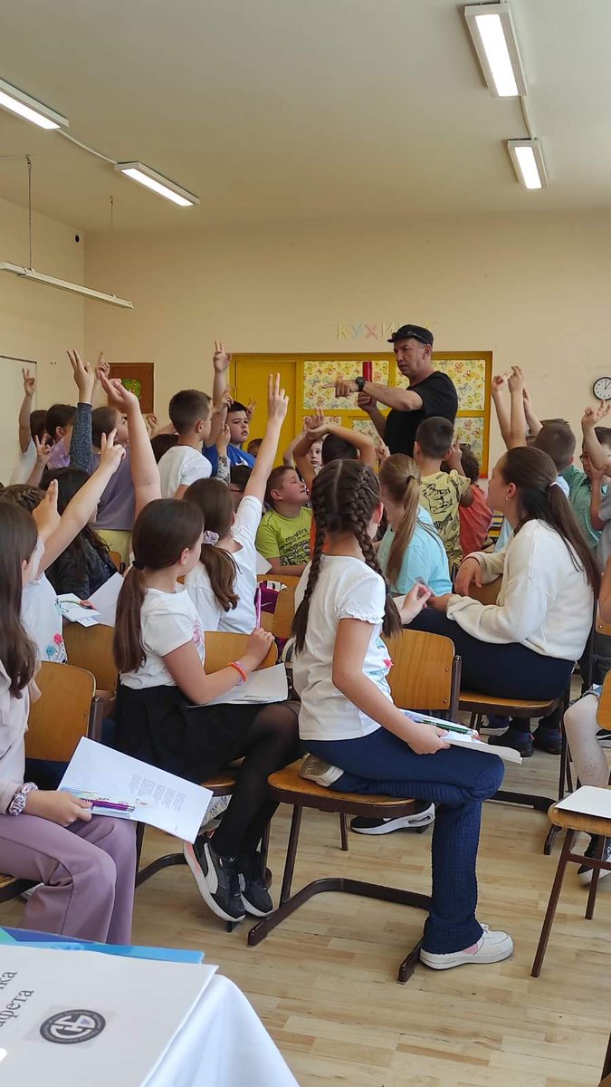 Zrbiblio's tweet photo. #3. dan Štafete! Šarena, vesela gužva i sjajno druženje sredom u svih pet škola! 🏆 https://t.co/qzIdscGiGt