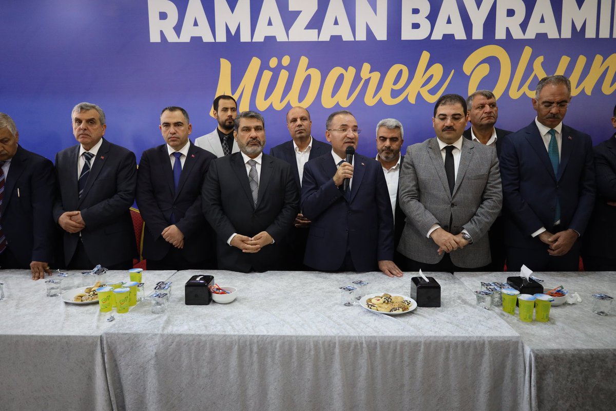 2/ Hep birlikte nice güzel bayramlara... Milletimize ve Şanlıurfa'mıza hizmet yolunda, durmadan yorulmadan azimle ve kararlıkla çalışmaya devam edeceğiz. @erkankandemir @Akparti @adelioglu63 @bybekirbozdag