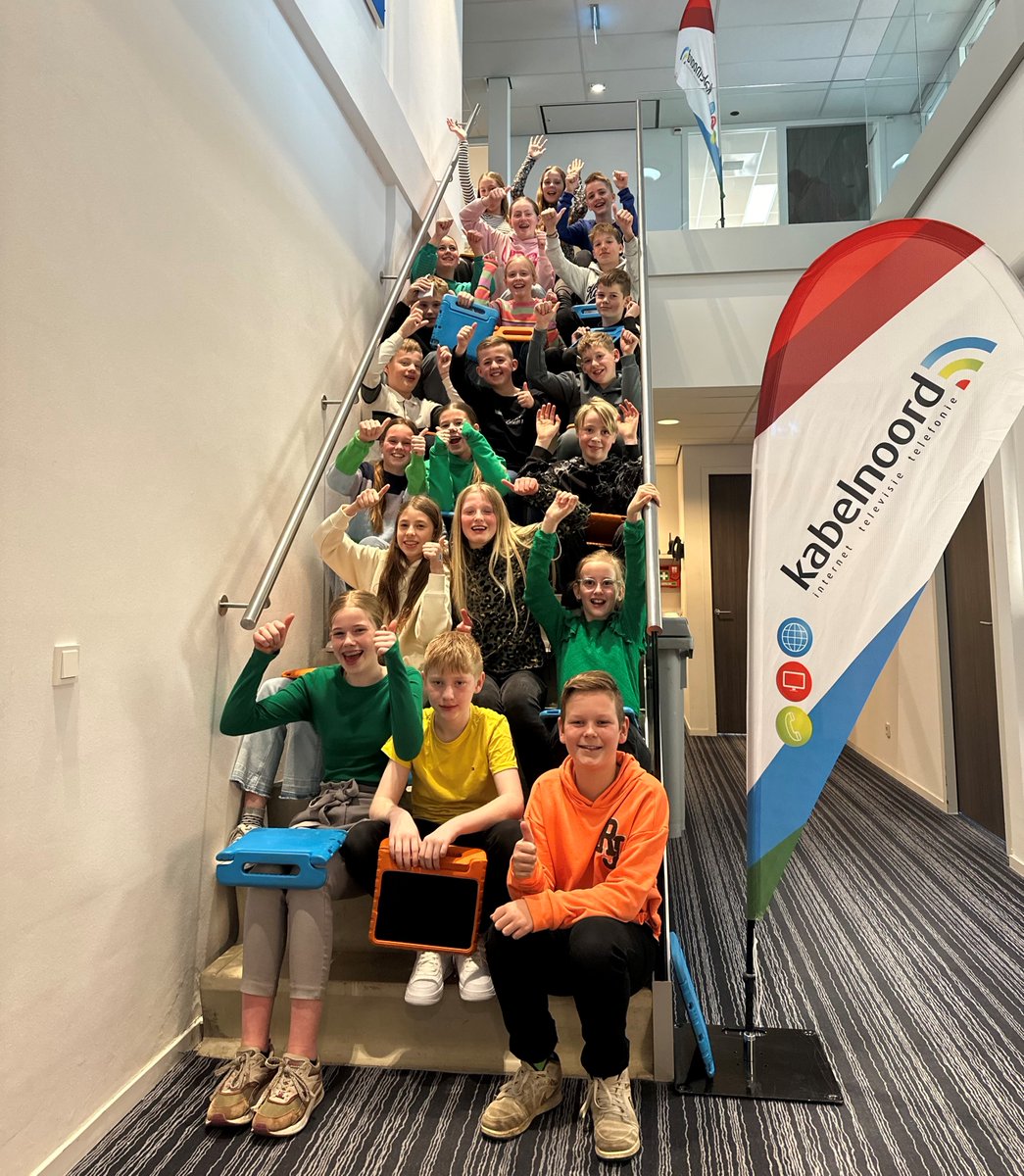 Niet alleen leerlingen van de Prins Bernhardschool, maar ook een groep klanten bezochten vandaag Kabelnoord. Er waren diverse workshops te volgen, waaronder een workshop over nepnieuws: bit.ly/4cTOwaR

#nepnieuws #fakenews #workshops #intenet #veiligheid #online