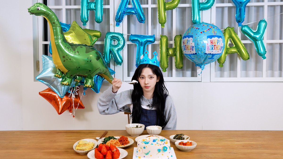 [🎂] 어른의 미역국은 미역보다 고기가 많습니다~!😎✌️ | Happy KARINA’s Day💙 youtu.be/Fhecx3_vgCw #aespa #æspa #에스파 #KARINA #카리나 #HappyKARINADay #생일파티