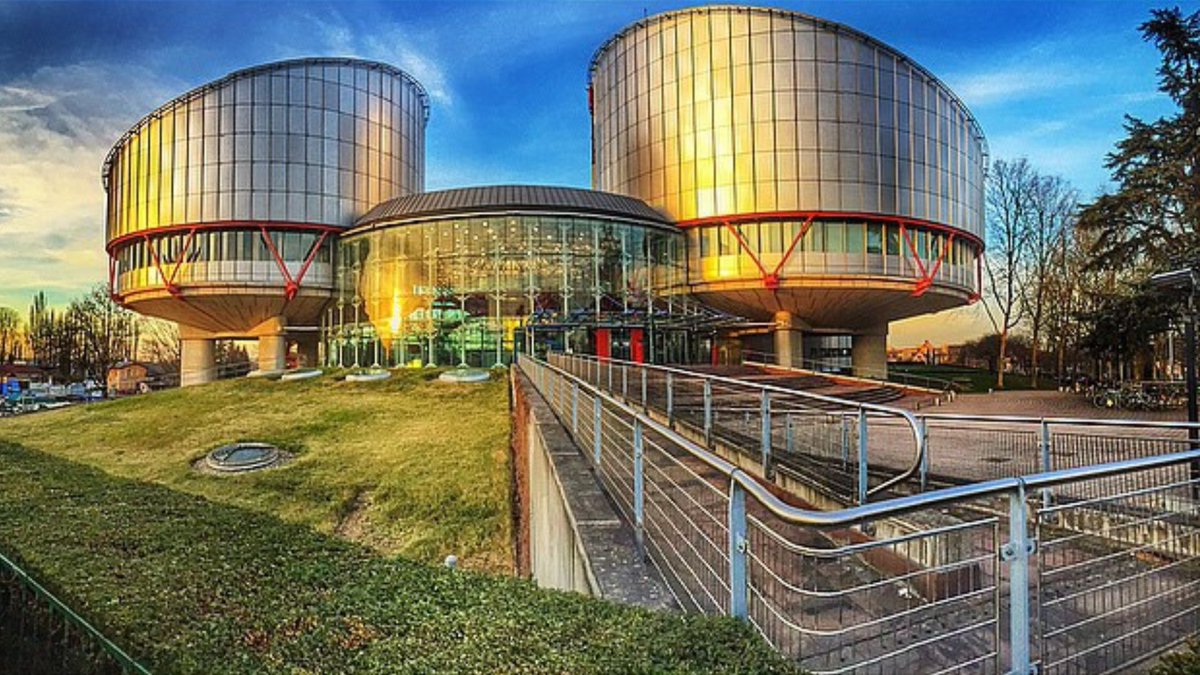 PlaneteAmazone's tweet photo. 👏 PAR SON INACTION CLIMATIQUE, LA SUISSE RECONNUE COUPABLE DE VIOLATION DES DROITS HUMAINS
👉 Lire notre nouvel article pour tout savoir sur ce jugement historique : https://t.co/nb5p3C8TVJ
📸 © Outlandos/Flickr
#planeteamazone #AGMN #suisse #cedh #droitshumains #ecologie #ue https://t.co/U22oXVaL2h