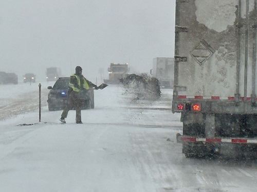 The @WYDOTNews is widening access to #road closure data to help save lives in severe #weather situations. #travel #transportation #roadway #highway #mobility #snow #storm #blizzard @aashtospeaks @GovernorGordon @AAAnews @USDOTFHWA dot.state.wy.us/news/wydot-wid…