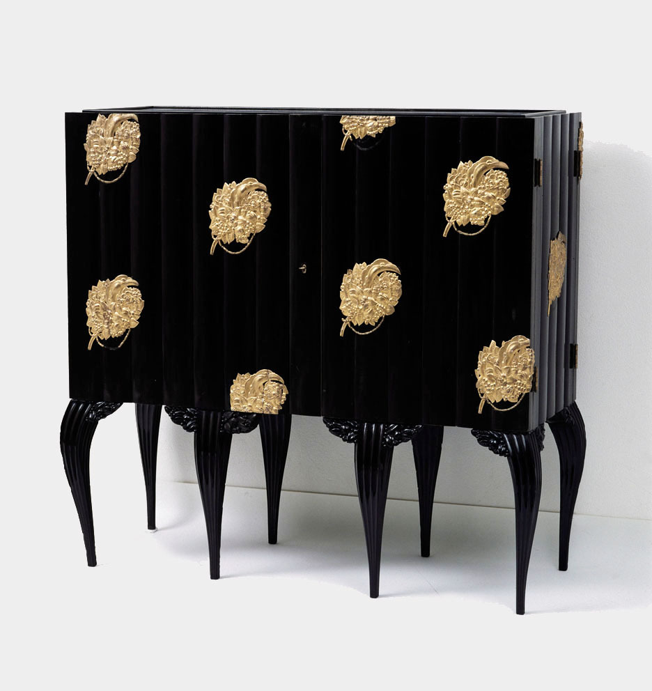 This sleek cabinet was produced by Dagobert Peche in 1913 and built by cabinetmaker Jakob Soulek. The pattern on the cabinet front is reminiscent of Peche’s wallpaper designs.

Dagobert Peche, Salon cabinet, Wood, gold medallions, 1913, @mak_vienna
#AntiqueOfTheDay