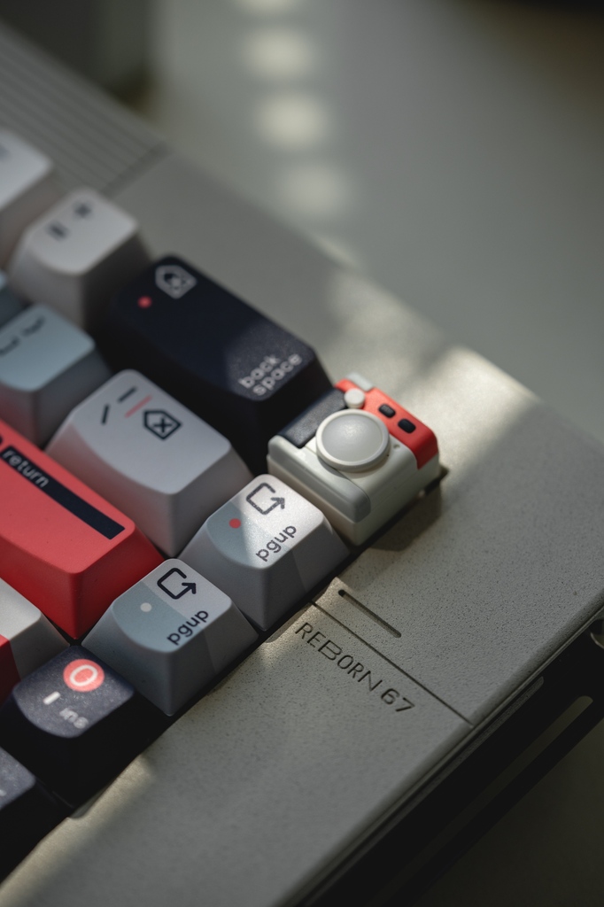 About Turn to 90s'

📝Profile: Smile
📝Material: PBT
📝Process: Five-sided Dye Sublimation
📝Full Keycaps: 162
📝Adaptation: 61 / 67 / 68 / 75 / 84 / 87 / 98 / 108

😄Embrace positivity as your fingers dance across the keys with a smile!

🛒: keytok.com/collections/ke…