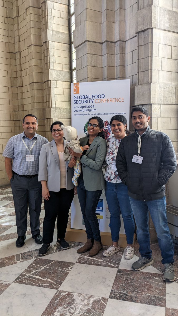 Look who @raghavpuri ran into in Belgium: current and former @TataCornell researchers Ekta Joshi, @Amrutha_Jose, @kavyakrishnan90, and Gopi Sankar Gopikuttan take a selfie break at @gfoodsec24