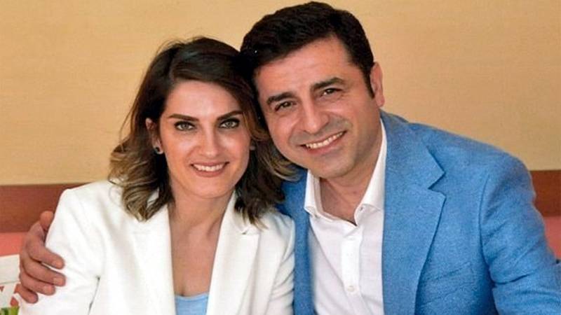 Başak Demirtaş'la ilgili yapılan çirkin paylaşımlar üzerine Selahattin Demirtaş'ın avukatı açıklama yaptı: 'Tepki verelim derken o paylaşımları yaygınlaştırarak o haysiyetsizlerin amacına alet olduğumuzu da bilelim. Lütfen paylaşmayalım. Hepsinin gereği yapılıyor, yapılacak'