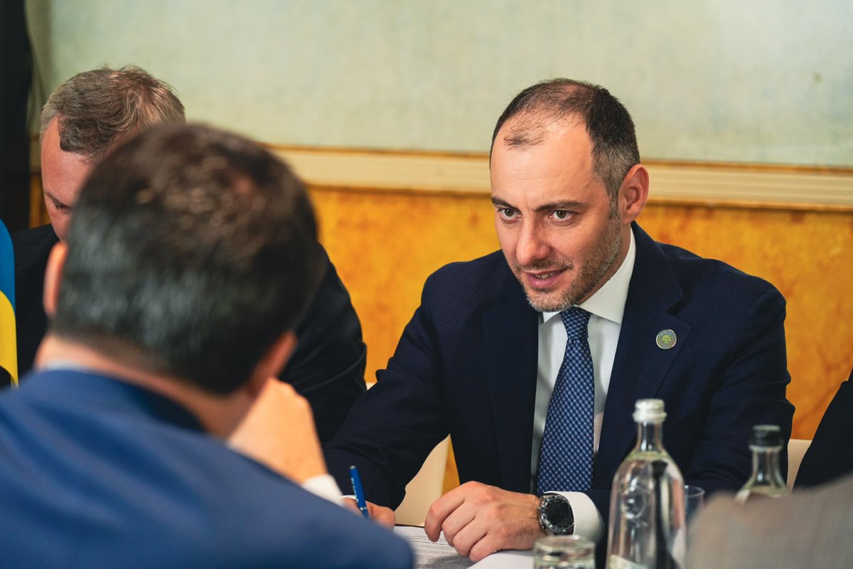 🇮🇹🇺🇦 Al #G7Italy bilaterale anche con il ministro delle infrastrutture dell’Ucraina, Oleksandr Kubrakov. Si è parlato soprattutto di emergenza elettrica (alla luce degli attacchi alle centrali energetiche), e di ricostruzione. Nella speranza che si concretizzi la Pace.