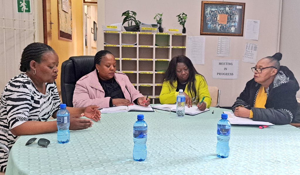 Exciting times in Joburg. We are in the Bramley Primary where @JoburgOpen_ Event Promoter, @BongiMokaba, engages with the school's principal and staff about the impactful Dignity Pack Initiative for the upcoming tournament. Let's make a difference together. #JoburgLadiesOpen ^LM