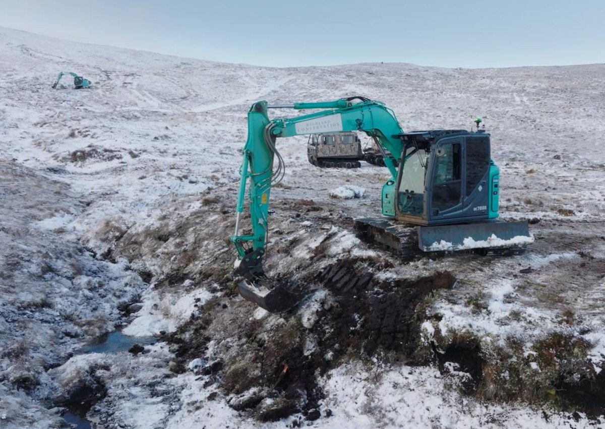 Les tourbières d'Écosse capturent de grandes quantités de carbone, les travaux visant à les restaurer peuvent stimuler la biodiversité et prévenir les inondations. 💚 Découvrez le blog de @NatureScot avec un nouveau film réalisé par @PeatlandACTION 👇 scotlandsnature.wordpress.com/2024/03/29/pea…