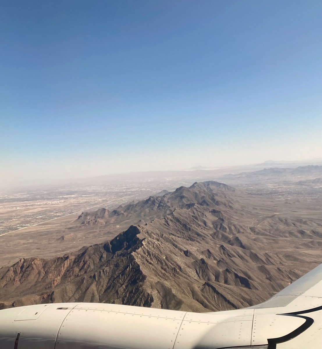 Views of the Franklin Mountains flying into El Paso. These mountains have Precambrian rocks that are over a billion years old. 🗻