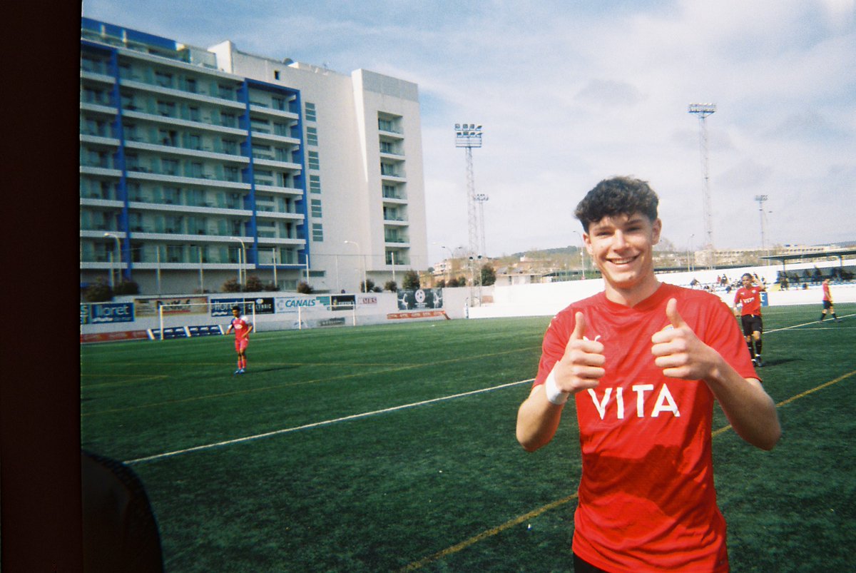 📸 𝐓𝐡𝐞𝐲'𝐫𝐞 𝐡𝐞𝐫𝐞! 🎞 We packed a film camera on our trip to Spain. 🧵 Here's a thread of some of the best snaps.... #StockportCounty