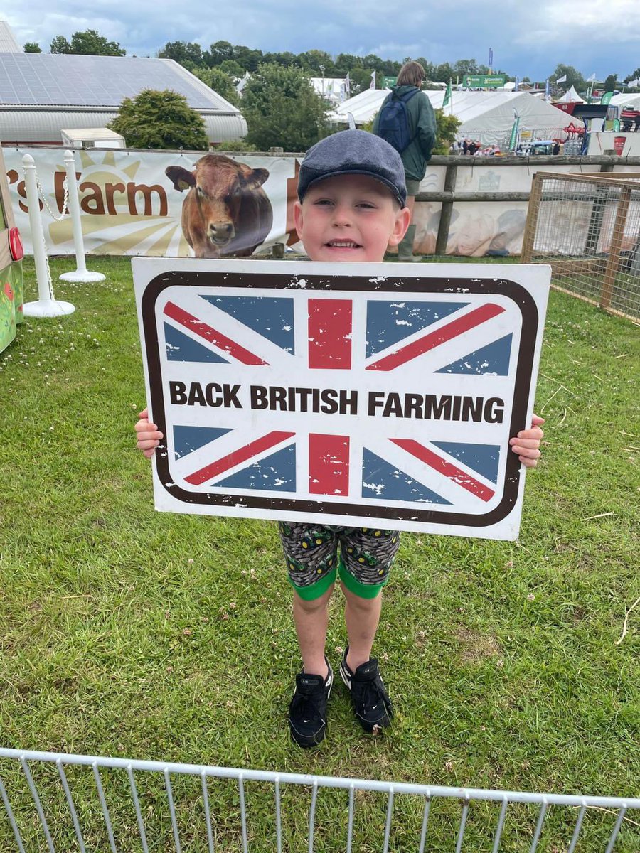 Do as the lad says! 🇬🇧 🚜 📸 Country Stitches