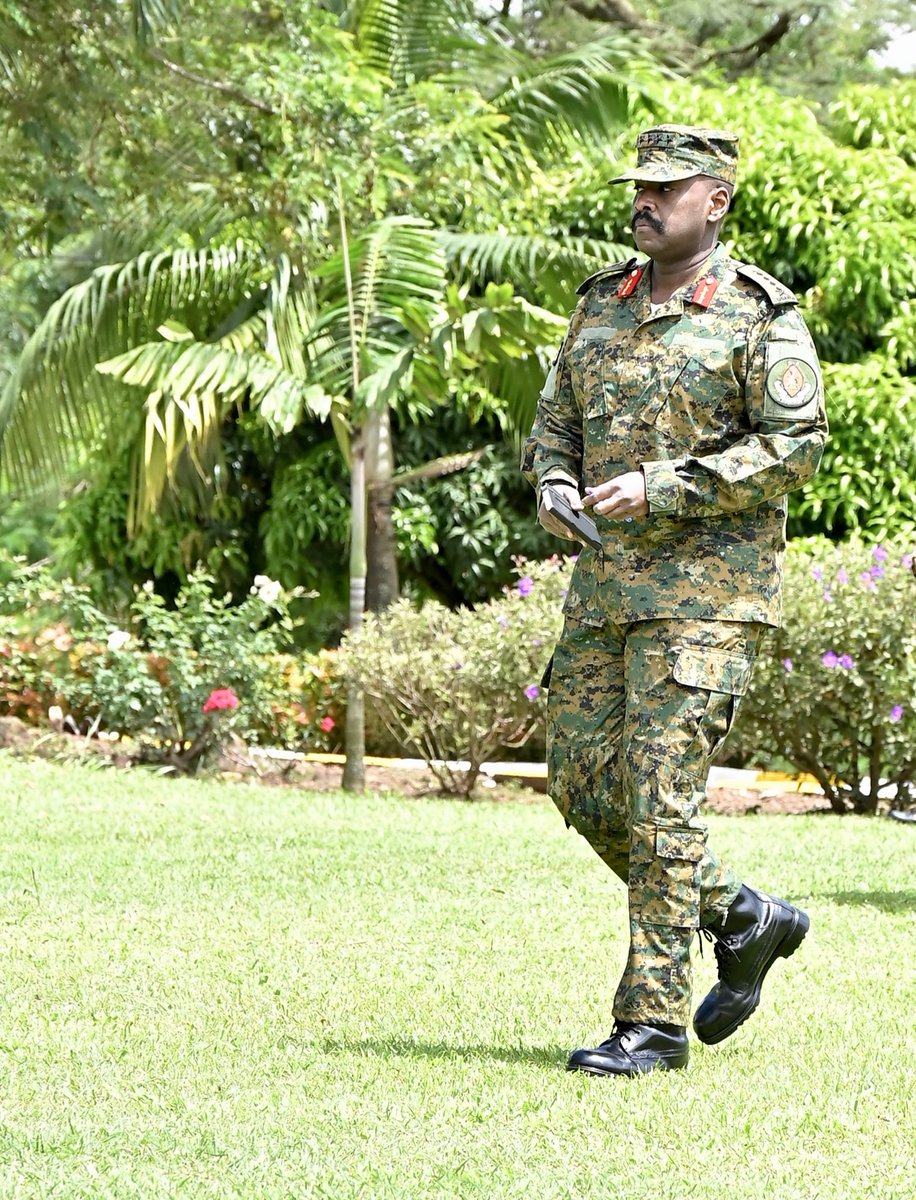 CDF & Senior Presidential Adviser on Special Operations, Gen @mkainerugaba at Mbuya Updf headquarters today 👌❤️