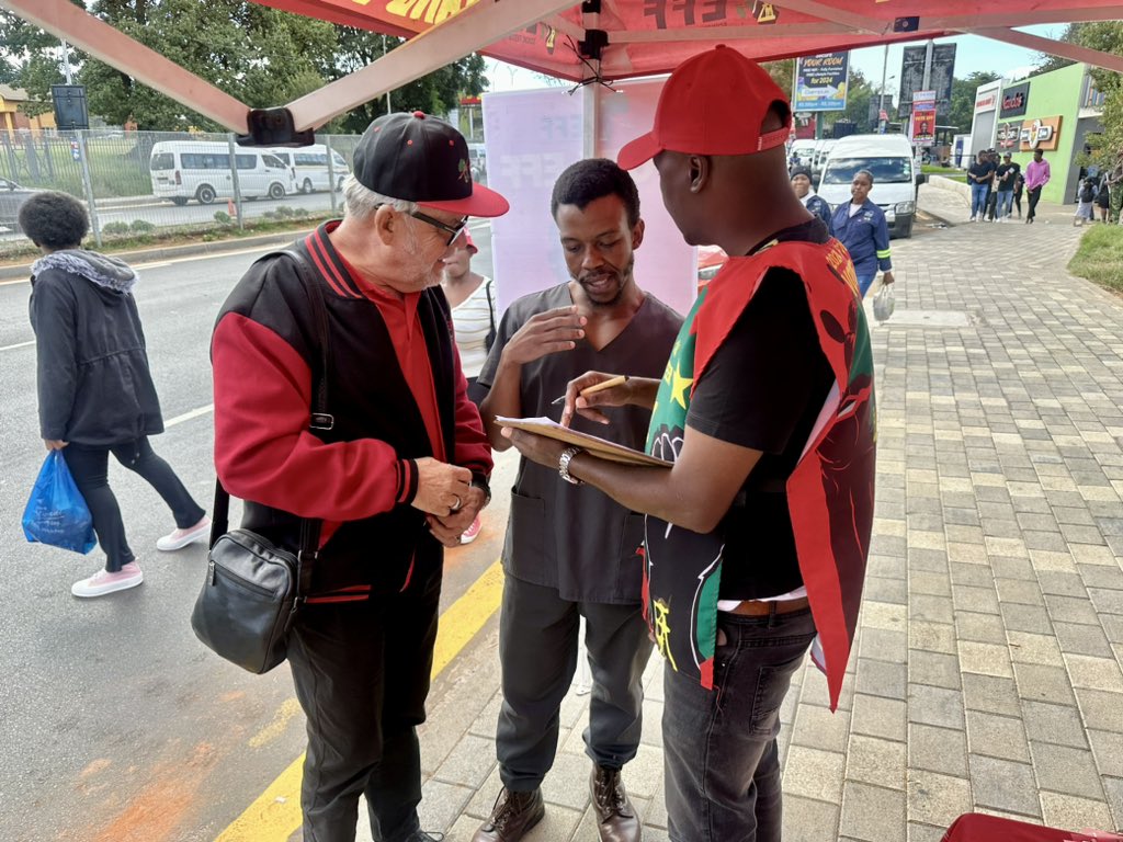 niehaus_carl's tweet photo. Now canvassing for the @EFFSouthAfrica at Campus Square in Auckland Park, at the University of Johannesburg (#UJ). The students know that the #EFF stands for them, and carries their interests at heart. They know that it is the #EFFStudentCommand (#EFFSC) that always fights for their rights. This is truly part of our constituency, and they will certainly vote #EFF!
#VivaEFF!βπΎ
#Vote#EFF!βπΎ
#JuliusMalemaForPresident!
A LUTA CONTINUA!βπΎ