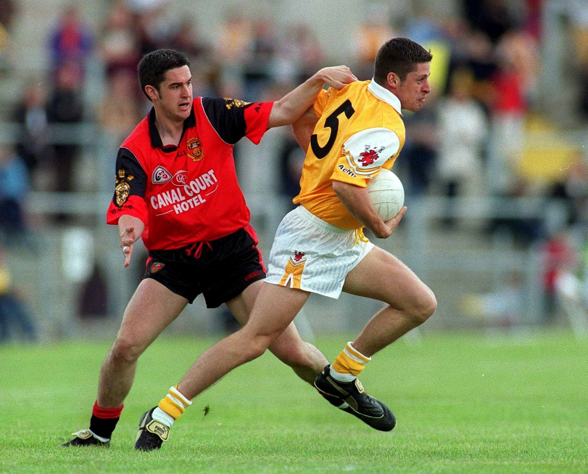 #ThrowbackThursday A look back at the 2018 and 2000 Ulster Championship meetings between @officialdowngaa 🟥⬛️ & @AontroimGAA 🟨⬜️ 📷 @sportsfile #Ulster2024