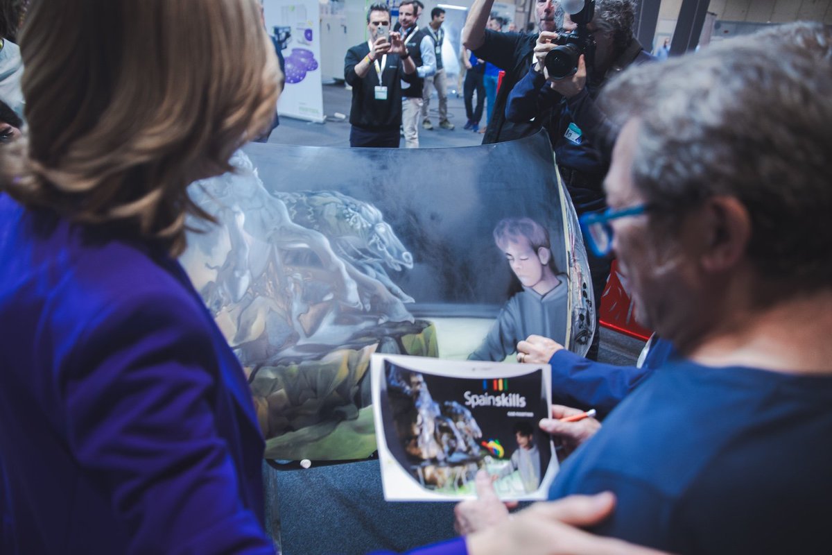 Pilar_Alegria's tweet image. Las #SpainSkills son un orgullo para el @educaciongob 🇪🇦

👉Más de 500 estudiantes de #FormaciónProfesional se dan cita en @IFEMA para competir en sistemas robóticos integrados, tecnología de vehículos pesados, jardinería o caracterización.

¡Muchísimo talento! #SoyFP