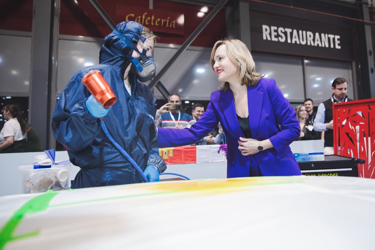 Pilar_Alegria's tweet image. Las #SpainSkills son un orgullo para el @educaciongob 🇪🇦

👉Más de 500 estudiantes de #FormaciónProfesional se dan cita en @IFEMA para competir en sistemas robóticos integrados, tecnología de vehículos pesados, jardinería o caracterización.

¡Muchísimo talento! #SoyFP