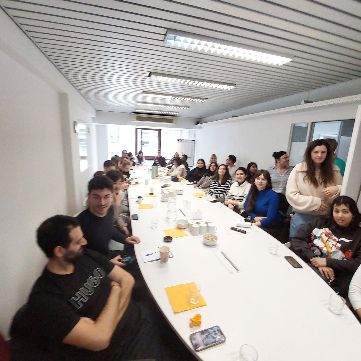 A truly inspiring lunchtime visit by a group of students from the Health Society of the London School of Economics @lsesu 🧑‍🎓 All passionate health advocates, we had a great exchange on all aspects of civil society's role in EU public health with @milkasklvc #standingRoomOnly