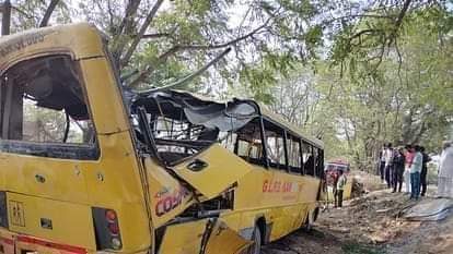 गांव उन्हानी (महेंद्रगढ़) में स्कूल बस दुर्घटनाग्रस्त होने का दुःखद समाचार मिला है। जिसमें बच्चों के निधन और कुछ बच्चों के घायल होने की हृदय विदारक सूचना है। 
ईश्वर से प्रार्थना करता हूँ कि मृतक बच्चों की आत्मा को शान्ति प्रदान करे और घायलों को जल्द स्वस्थ करे।