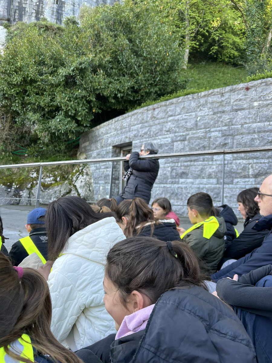 Maintenonecole's tweet photo. J3 Messe à la grotte avec l’hospitalité ST Jean Paul 2 , rencontre avec le père Jean Claude,nous avons rejoint Bartres la bergerie, pique nique partagé avec nos copains des écoles de la sarazine et de Notre dame des gardians ! Temps spirituel autour de l’évangile de Lc 18, 35 » https://t.co/D0wV2kkOGL