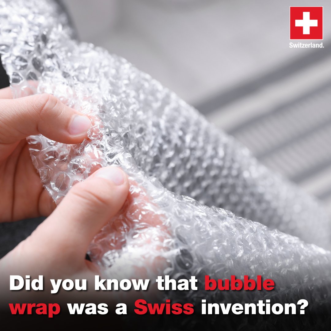 It owes its invention to 🇨🇭 engineer Marc Chavannes! In 1957, Chavannes and an 🇺🇸 engineer created a transparent plastic material that was first marketed as a textured wallpaper.