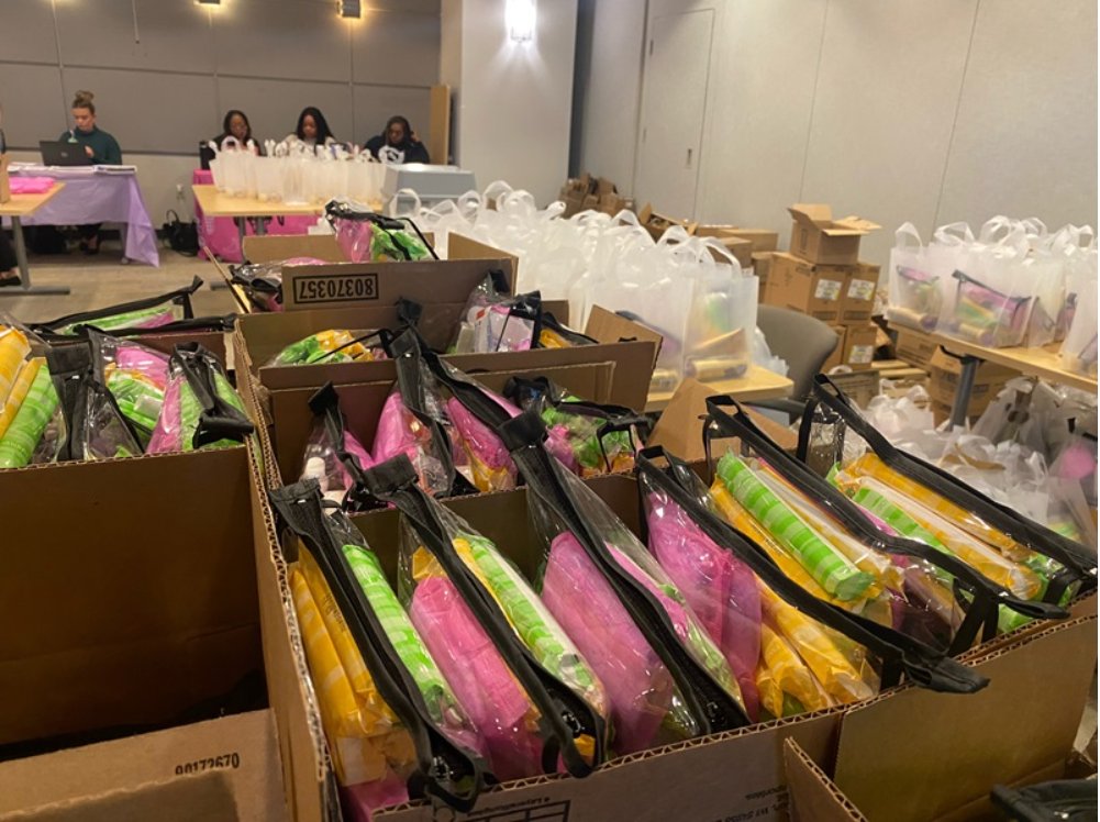 Acts of kindness & service are part of the Cincinnati Children's culture. Our Community Relations team & members of our Women in Search of Excellence employee resource group created 1000 hygiene kits that were distributed to @BethanyHouseSvc, @FirstStepHome & Girls Health Period.
