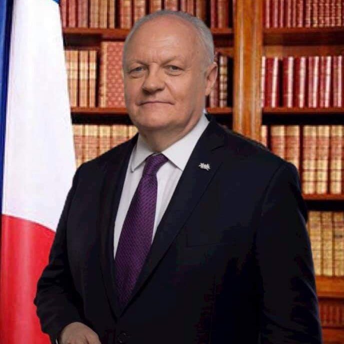 jeanfran2911's tweet photo. Chers amis des reseaux sociaux.
Je vais poster des images pour promouvoir l'#UPR  et  le #Frexit.
Je vous invite à les reprendre et à inonder les reseaux.
Notre seule arme mediatique..
INTERNET.
A vous de jouer
@f_asselineau 
C'est parti https://t.co/YQcYfRwVQe