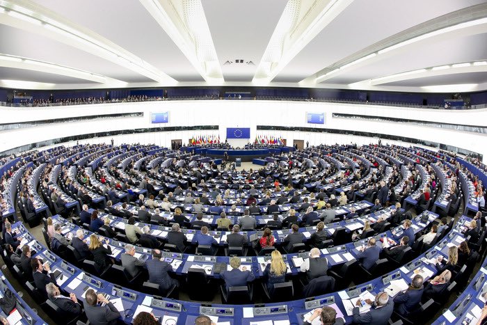 Un voto storico per l’Europa: è passata la risoluzione sull’#aborto, che deve entrare tra i diritti fondamentali della Ue. Grazie ai 336 voti favorevoli ora si chiede che l'articolo 3 della Carta dei diritti fondamentali sia modificato, per tutte le donne europee 🇪🇺