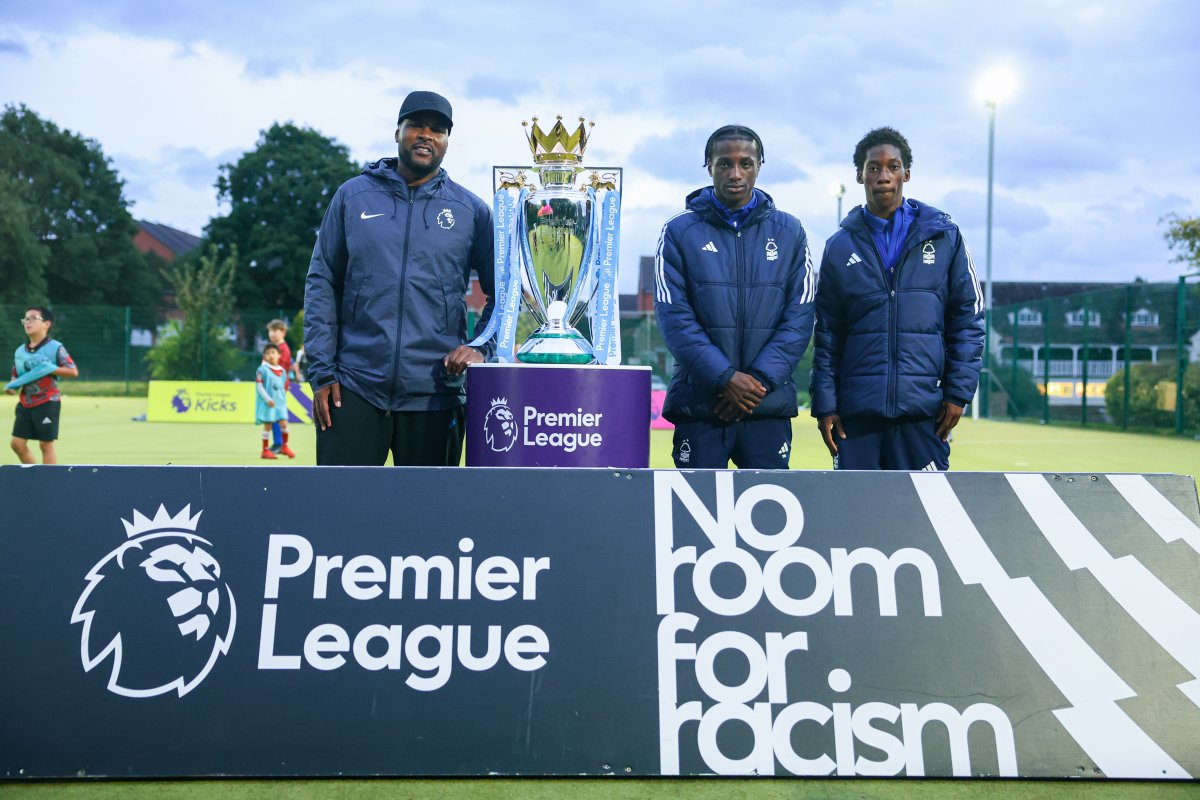 Throwing it back to when former @NFFC defender Wes Morgan, @RisingBallers_ and @NFFCAcademy joined us at a #PLKicks session to support the @premierleague #NoRoomForRacism campaign⚽️👊 #NFFC @PLCommunities