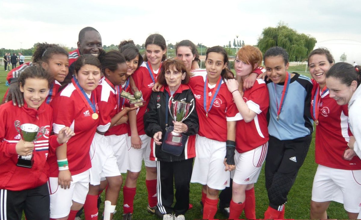 J'AI ENTRAÎNE Marie-Antoinette Katoto a débuté le football en Île-de-France. Alioune Diatta, son entraîneur en U13 au FCF Colombes, évoque les années colombiennes de l’attaquante internationale française du PSG 🔽 paris-idf.fff.fr/simple/jai-ent…