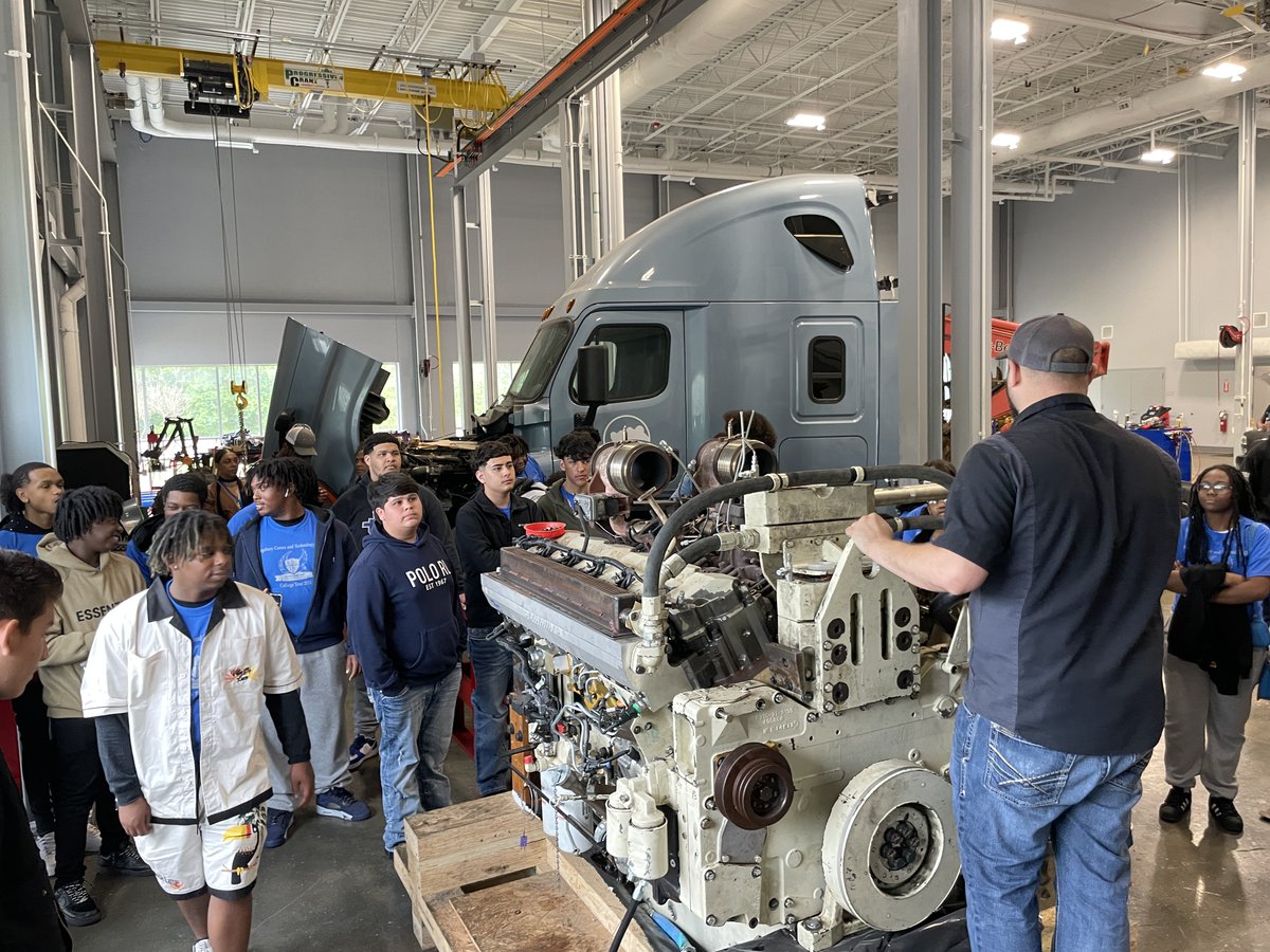 Big thanks to Kingsbury Career & Technology Center for visiting our Bartlett Campus as part of their 2024 College Tour! These students had an amazing time interacting with instructors and diving into our hands-on programs like Automotive, Machine Tool, Heavy Equipment, and more!