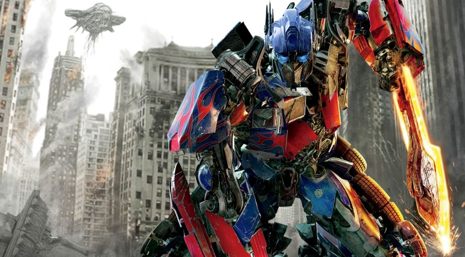 Catch the third instalment in Michael Bay's energetic sci-fi action franchise, #TransformersDarkOfTheMoon, at 6:05pm on @E4Tweets