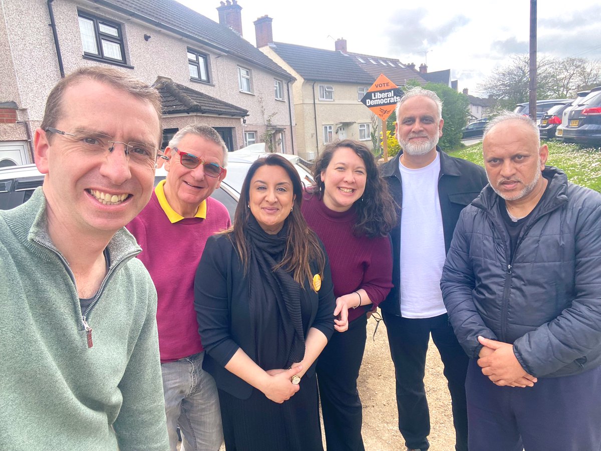 Great to be joined by @TweetingCollins in Watford today, campaigning with the @WatfordLibDems ahead of the local elections.