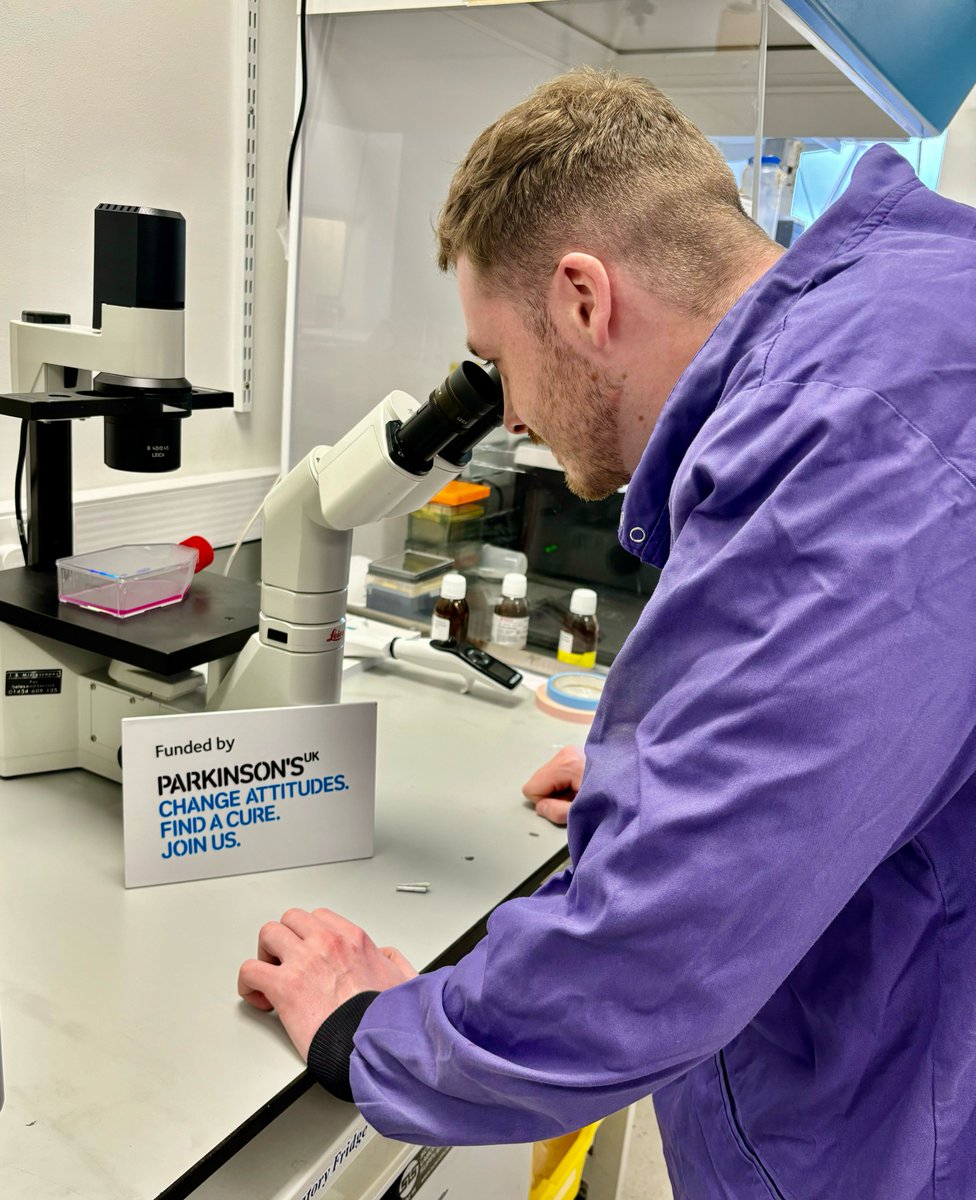b_whittle's tweet image. Wearing blue for #WorldParkinsonsDay2024! Proud to be working in this great team researching Parkinson's - check out some of our latest work identifying reduced circRNA expression in early-stage Parkinson's patients here -> nature.com/articles/s4153… @DiMeN_DTP @MichaelJFoxOrg