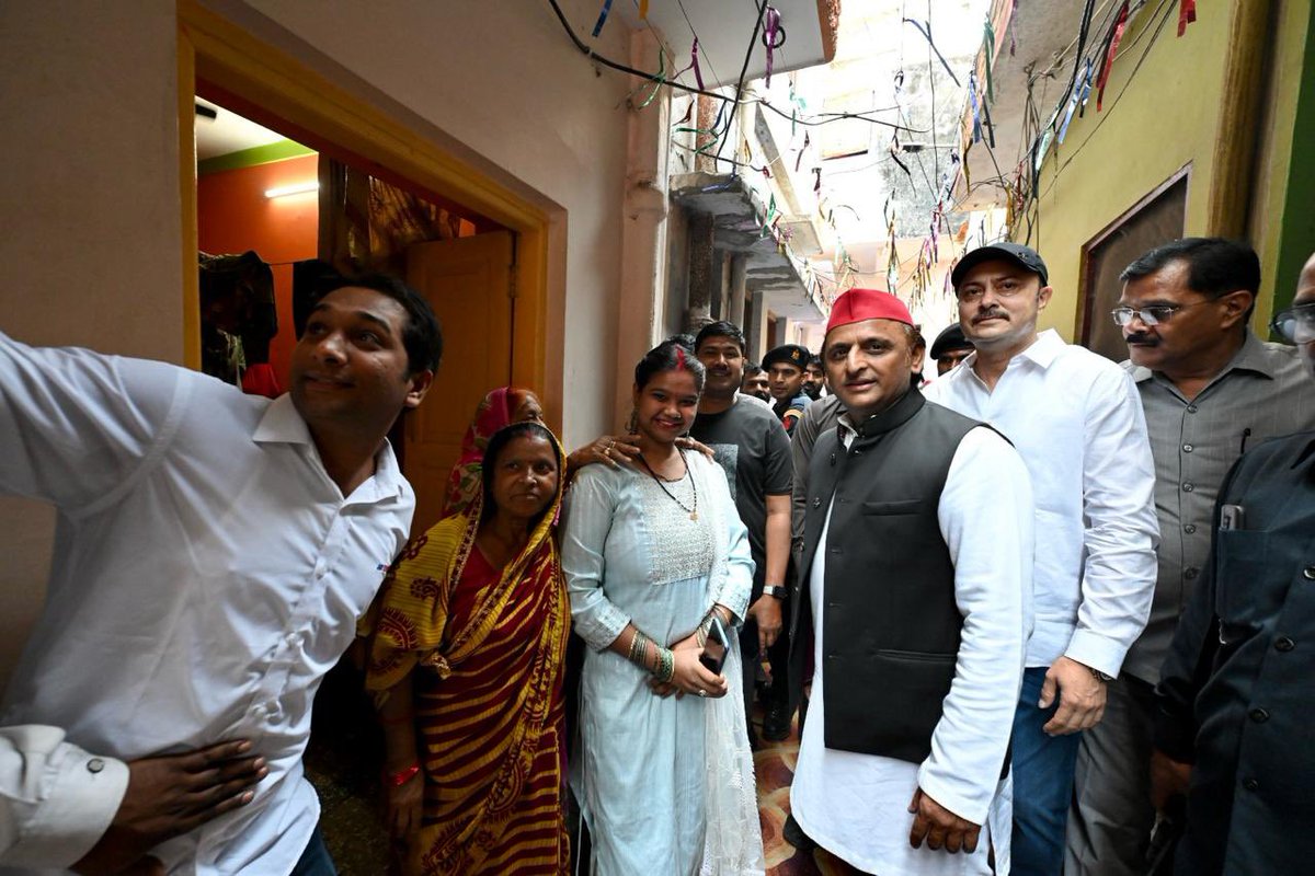 yadavakhilesh tweet picture