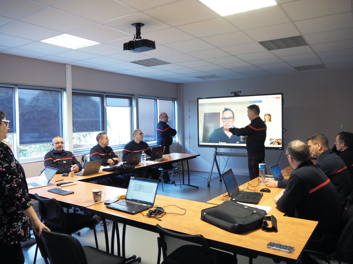 metarisc's tweet photo. 🚀Nouvelle avancée METARISC : La V1 a été testée🎉

Ce mardi 9 avril, nos référents techniques et métiers se sont réunis pour une session de tests utilisateurs d’une toute première version de notre application !

En route vers la V2 !

#METARISC #Innovation #TestUtilisateur https://t.co/1GYadaWH75