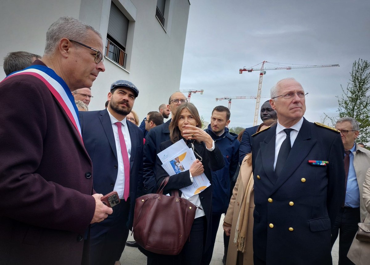 Préfet de Seine-et-Marne (@prefet77) on Twitter photo Ce matin, <a href="/guillaumekasba/">Guillaume Kasbarian</a> Ministre du #logement a visité à <a href="/VilledeBussy/">Ville de Bussy</a> une opération d'aménagement et de construction de logements.
🏘️Le ministre a pu échanger avec les élus et parlementaires, les habitants et les promoteurs de ces programmes immobiliers.
<a href="/_EpaMarne/">EpaMarne</a> Ce matin, <a href="/guillaumekasba/">Guillaume Kasbarian</a> Ministre du #logement a visité à <a href="/VilledeBussy/">Ville de Bussy</a> une opération d'aménagement et de construction de logements.
🏘️Le ministre a pu échanger avec les élus et parlementaires, les habitants et les promoteurs de ces programmes immobiliers.
<a href="/_EpaMarne/">EpaMarne</a>