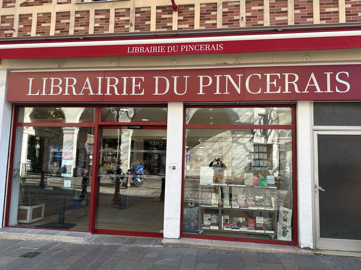 #Agenda RDV à la Librairie du Pincerais ce samedi 13 avril à 17h pour profiter de deux animations : 🎹 un concert de piano par l'association Rita Kassabian 📚 un tirage au sort pour remporter une oeuvre littéraire à l'occasion du mois de la Francophonie ➡️ bit.ly/LP_1304